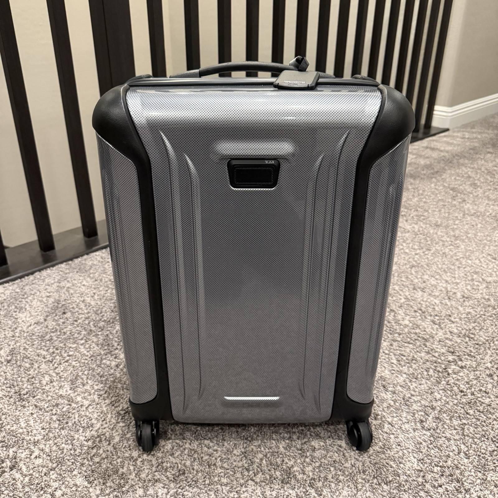 New Tumi Vapor International 22” Carry-On Luggage (Silver Carbon) New Tumi Vapor International 22” Carry-On Luggage (Silver Carbon)