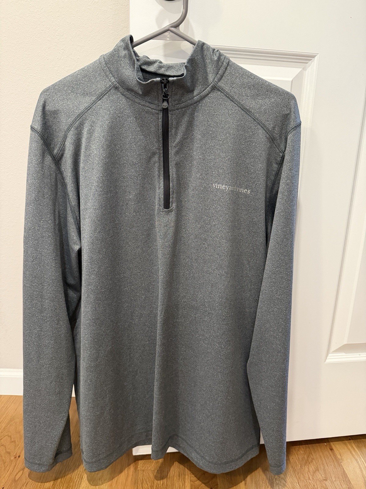 Vineyard Vines Performance Quarter Zip (Men’s medium) / Excellent Condition