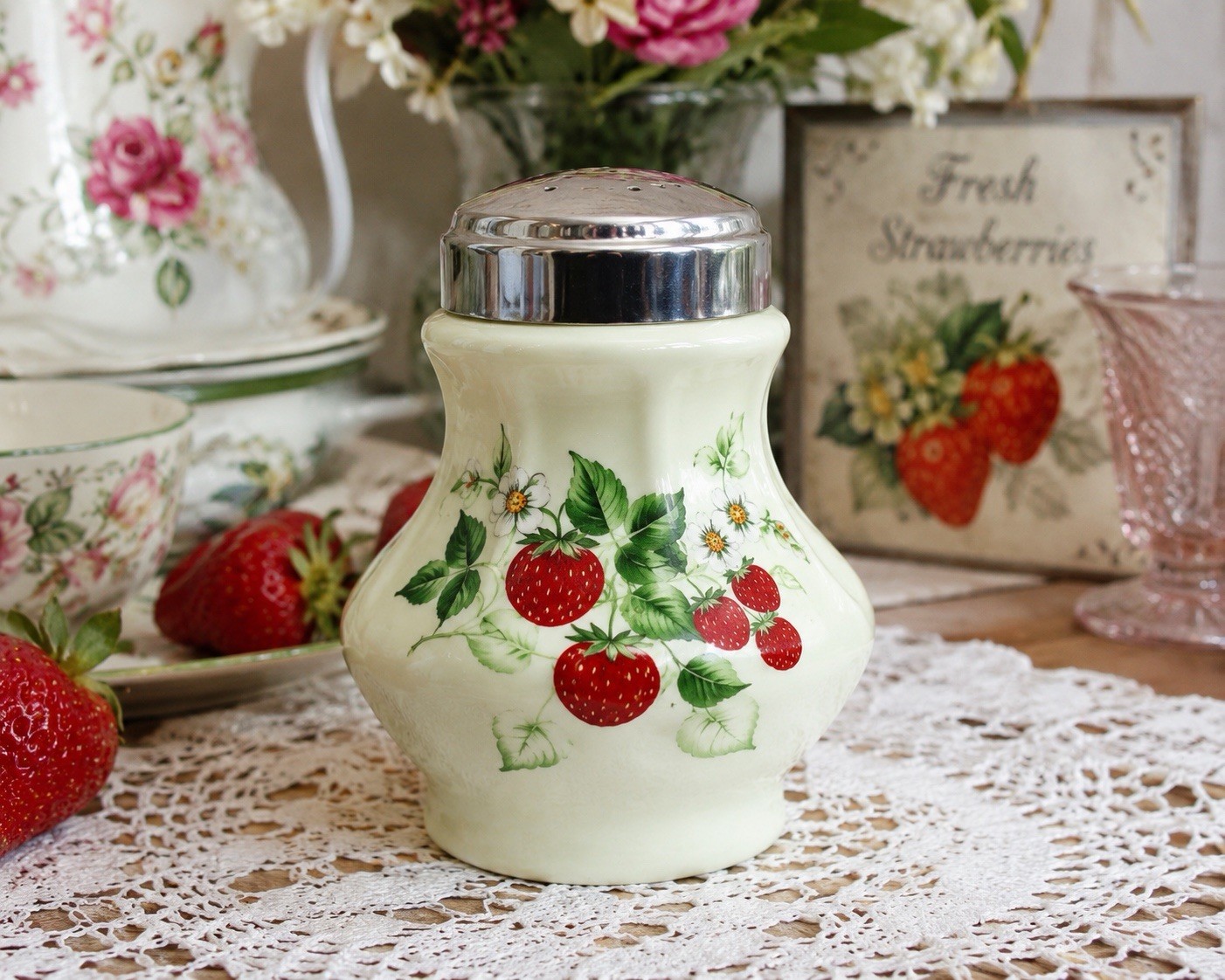 Vintage Uranium Glass Custard Burmese Muffineer Sugar Shaker Strawberry UV Glow
