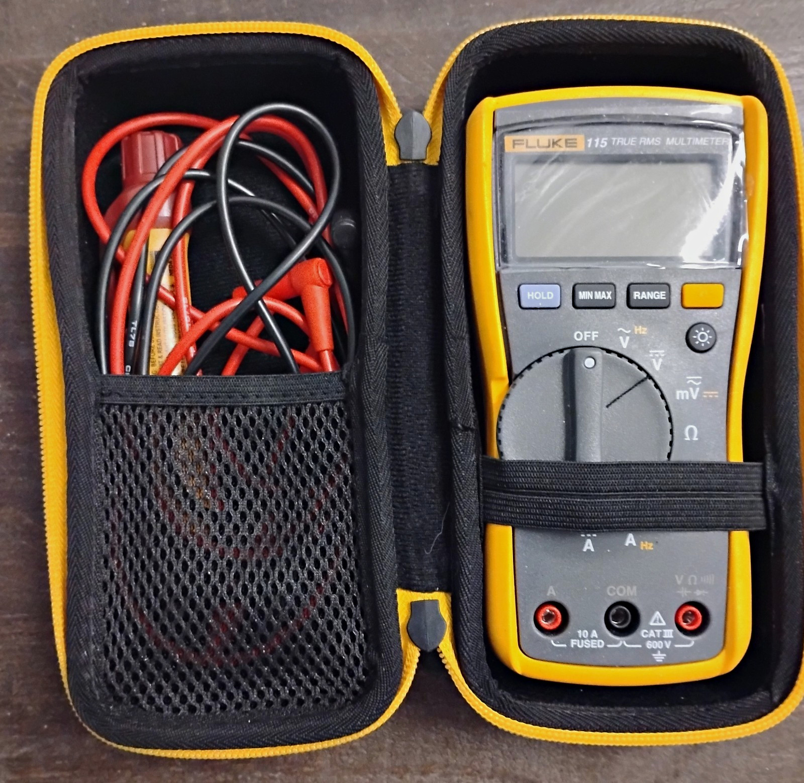 Fluke 115 True RMS Digital Multimeter 6000 Count CAT III w/ Leads Case Fluke 115 True RMS Digital Multimeter 6000 Count CAT III w/ Leads Case