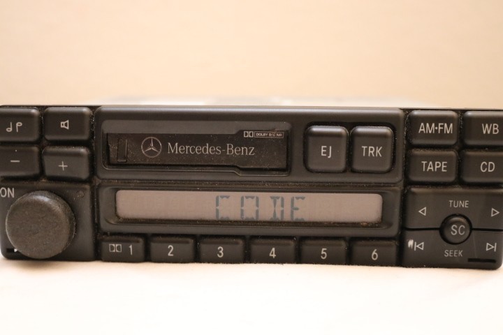 MERCEDES OEM W140 W210 R129 SL500 S420 E320 CASSETTE PLAYER RADIO CM2294
