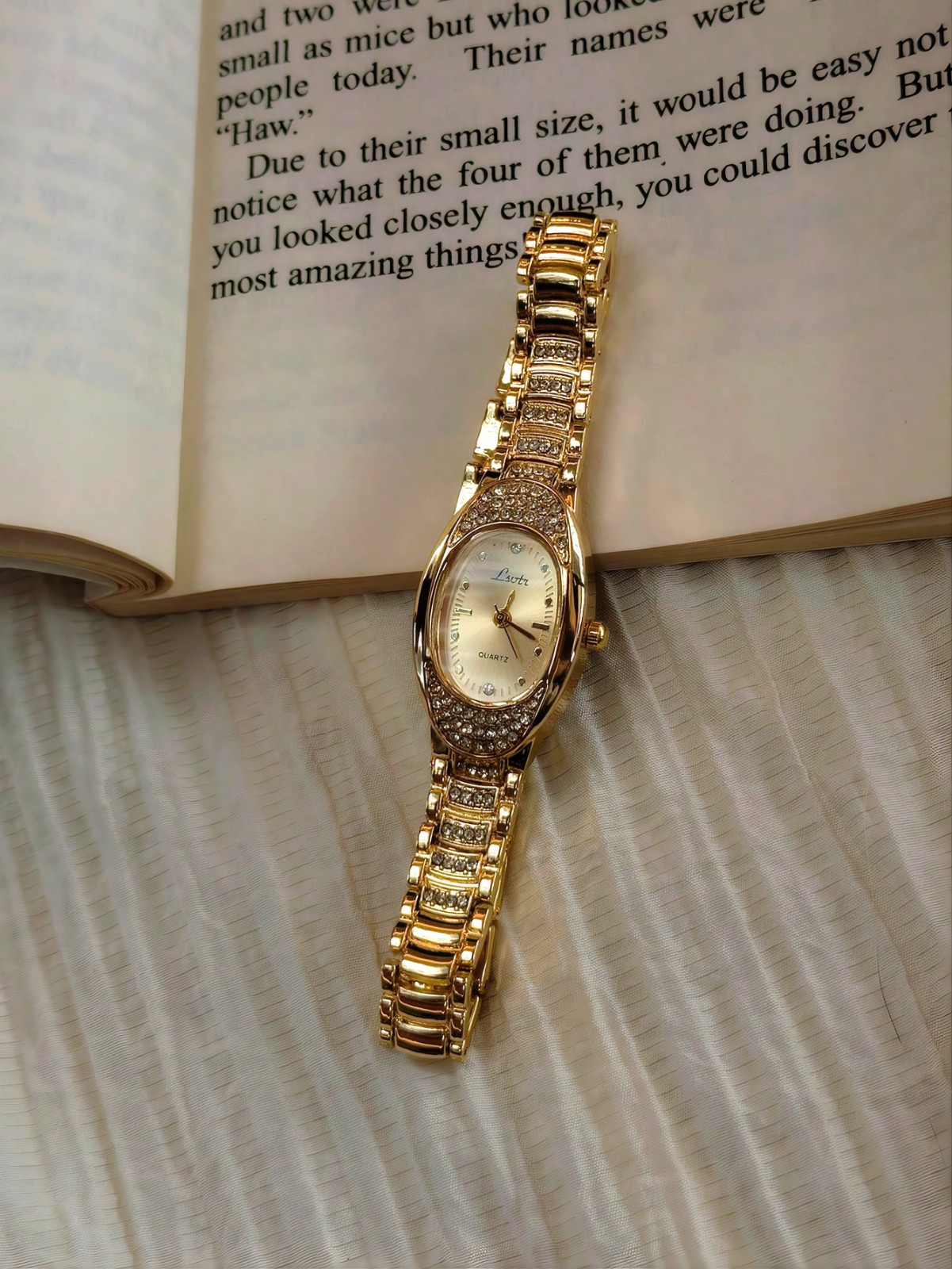 Women’s Gold Tone Oval Quartz Watch Rhinestone Bracelet Vintage Style