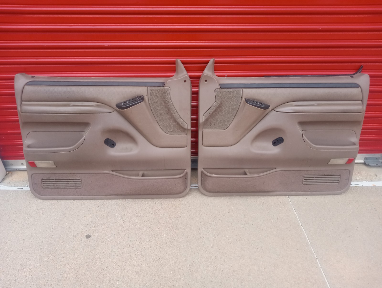 1992-1996 Ford F150 F250 F350 Bronco Tan Mocha Door Panels Driver & Passenger 1992-1996 Ford F150 F250 F350 Bronco Tan Mocha Door Panels Driver & Passenger