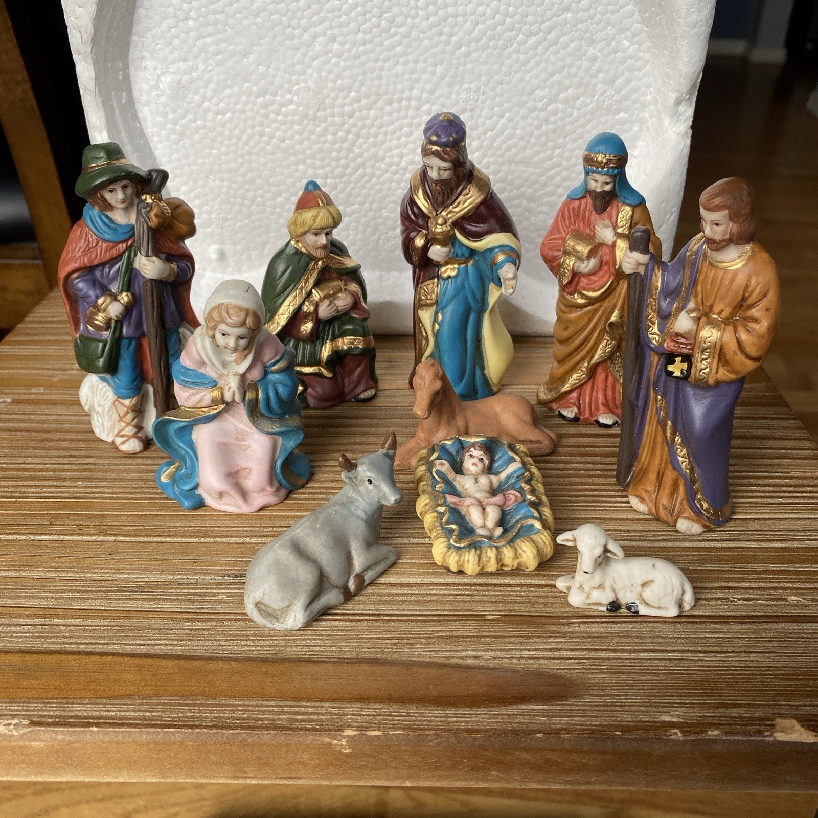 Crown Accents Vintage 10 Pc Porcelain Nativity Set Hand Painted Gold Christmas