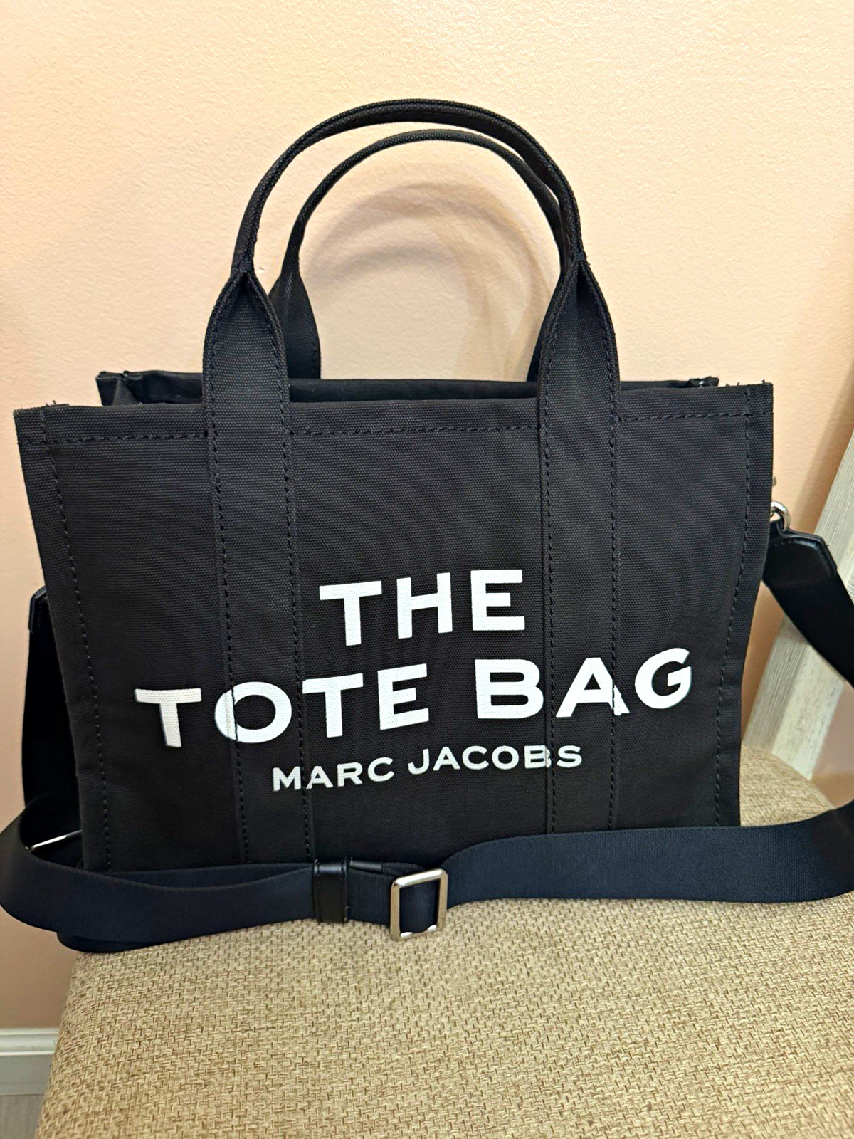 Marc Jacobs The Tote Bag Mediun Black Zip Tote w Detachable Adjustable Strap