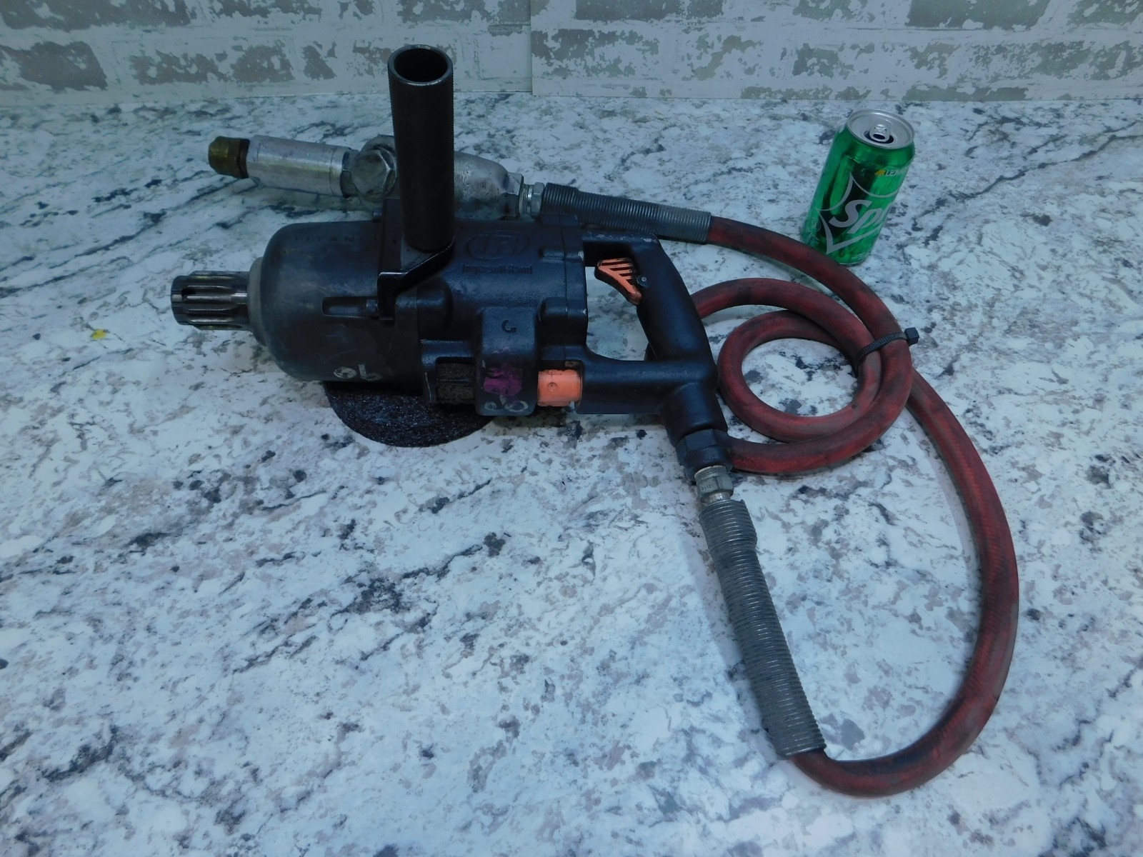 Ingersoll Rand Pneumatic Air Impact Wrench, D-Handle , 3942B1Ti, No. 5 Spline Dr Ingersoll Rand Pneumatic Air Impact Wrench, D-Handle , 3942B1Ti, No. 5 Spline Dr