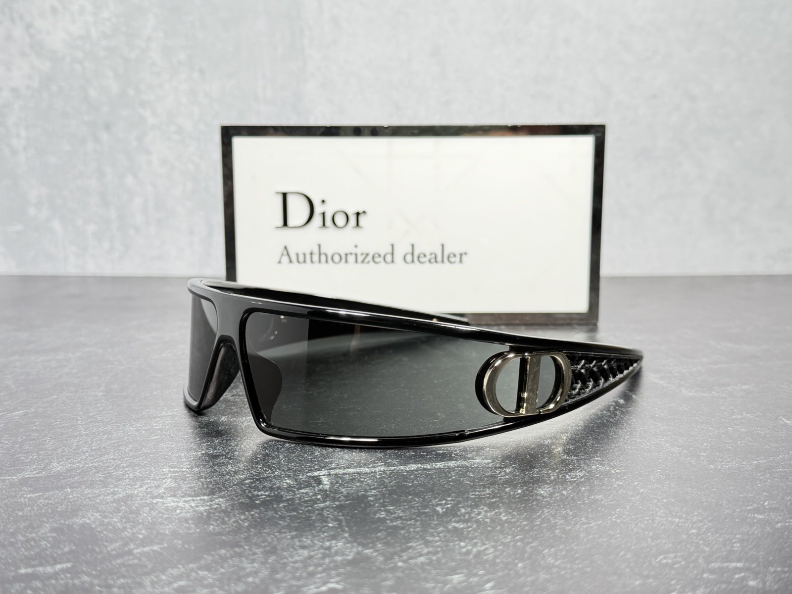 NEW CHRISTIAN DIOR VERYDIOR M1U SUNGLASSES 10A0 BLACK w/GRAY LENS SHIPS TODAY NEW CHRISTIAN DIOR VERYDIOR M1U SUNGLASSES 10A0 BLACK w/GRAY LENS SHIPS TODAY
