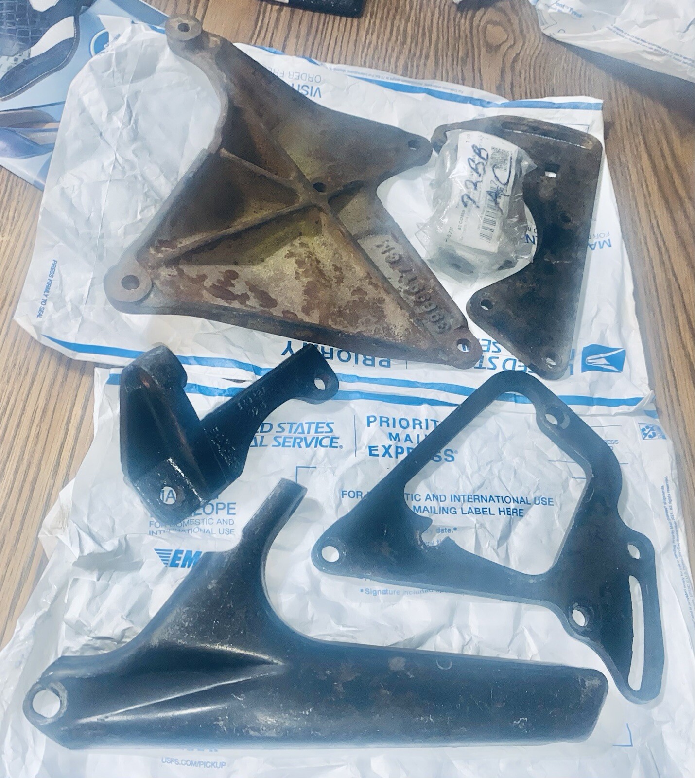 1969-78 SS402-SS454 Chevelle 69-76 BB chevy air cond. brackets GM Original 1969-78 SS402-SS454 Chevelle 69-76 BB chevy air cond. brackets GM Original