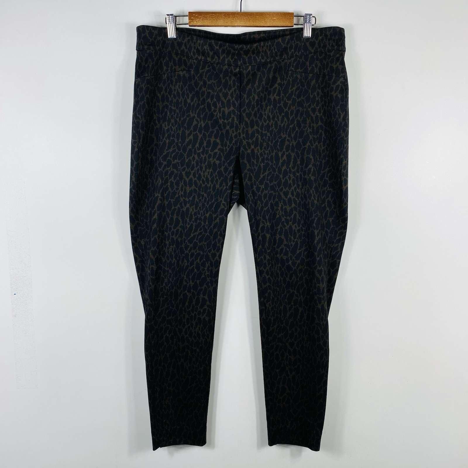 Chico\'s Pants XL 3 16 Cheetah Print Tailored Ponte Pull On Leggings