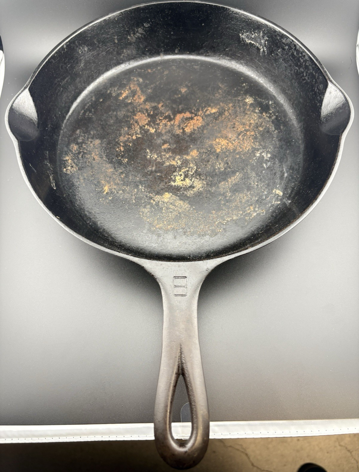 Vintage Griswold No 8 Cast Iron Skillet 704 Erie PA 1924-1940 - Lays Flat