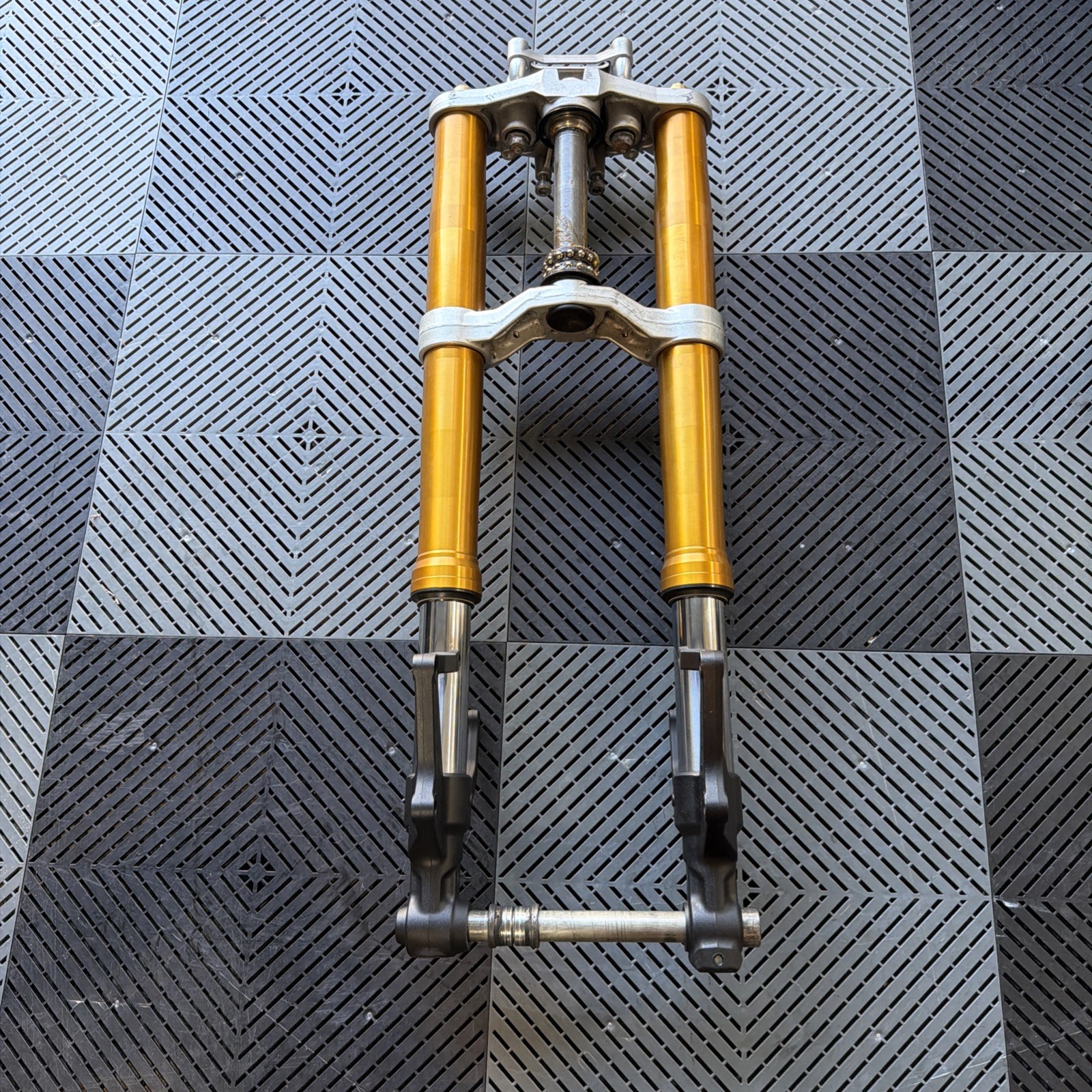 2006 - 2015 YAMAHA FZ1 FZ1S FRONT FORKS SHOCK SUSPENSION TRIPLE TREE STRAIGHT 06 2006 - 2015 YAMAHA FZ1 FZ1S FRONT FORKS SHOCK SUSPENSION TRIPLE TREE STRAIGHT 06