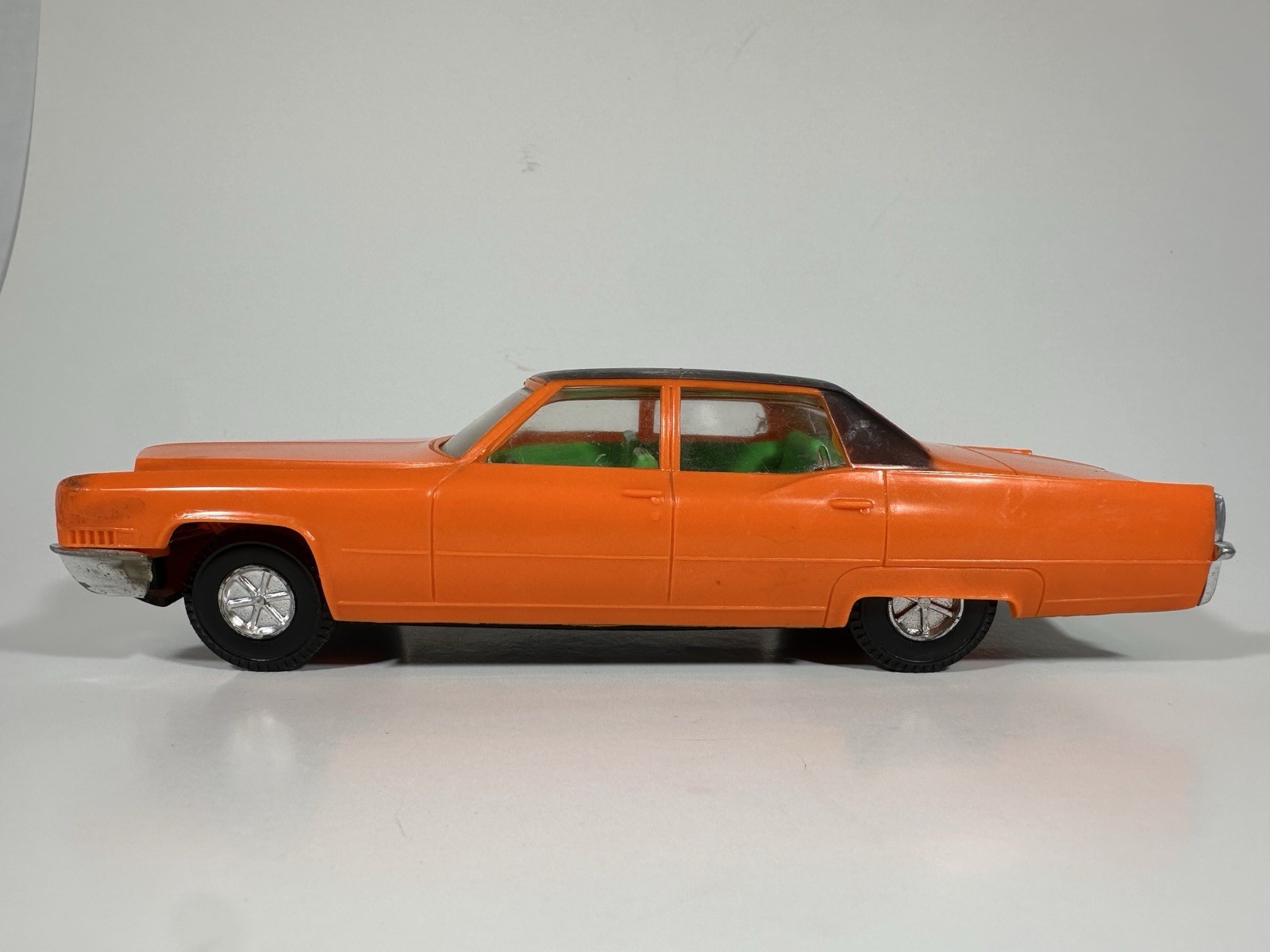Vintage Jimson 1:25 Scale 1960’s Cadillac Friction Model Car Toy Hong Kong RARE