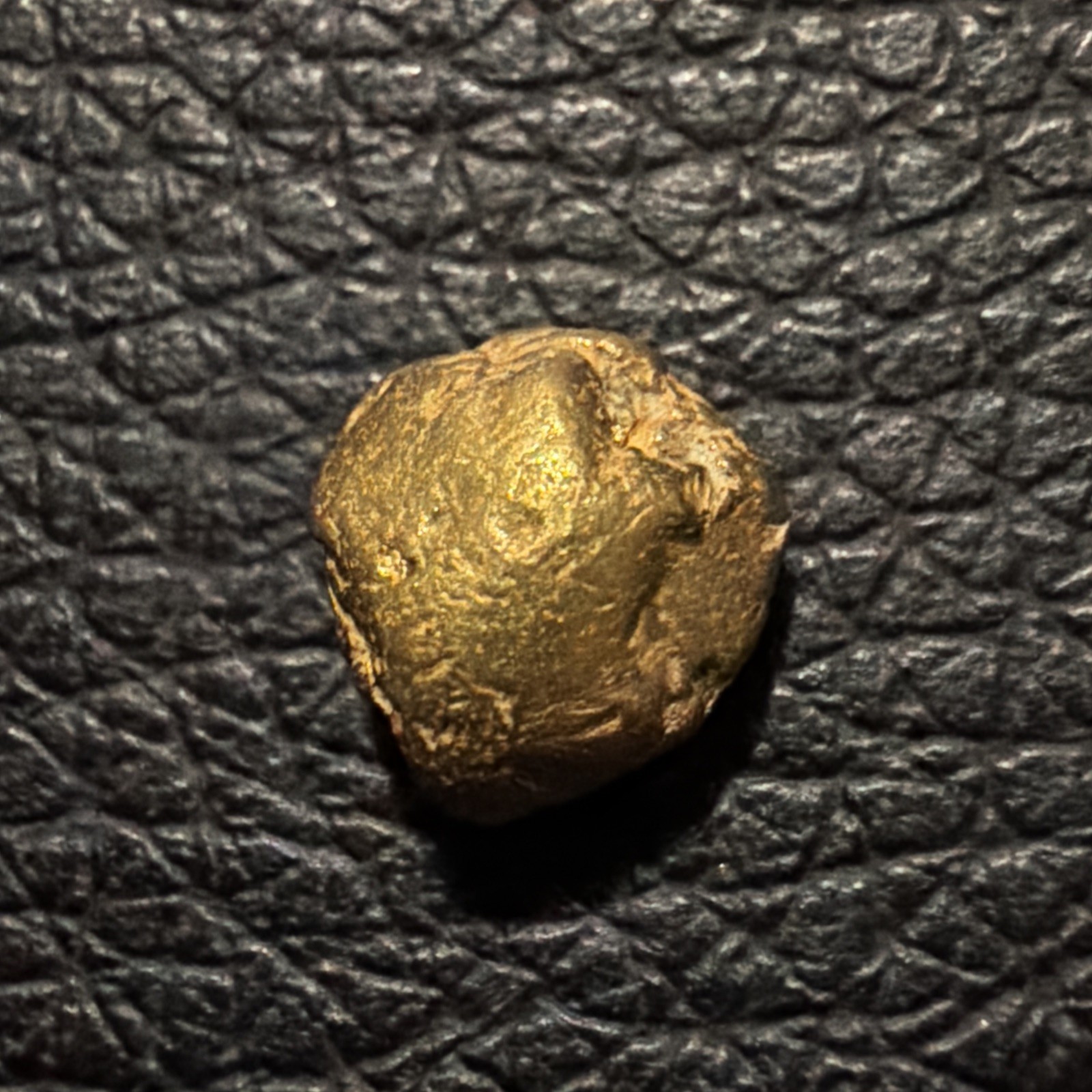 VENEZUELA GOLD NUGGET “GOLDEN BOULDER” GOLD 23k+ 2.269 - Super Dense - Rare VENEZUELA GOLD NUGGET “GOLDEN BOULDER” GOLD 23k+ 2.269 - Super Dense - Rare