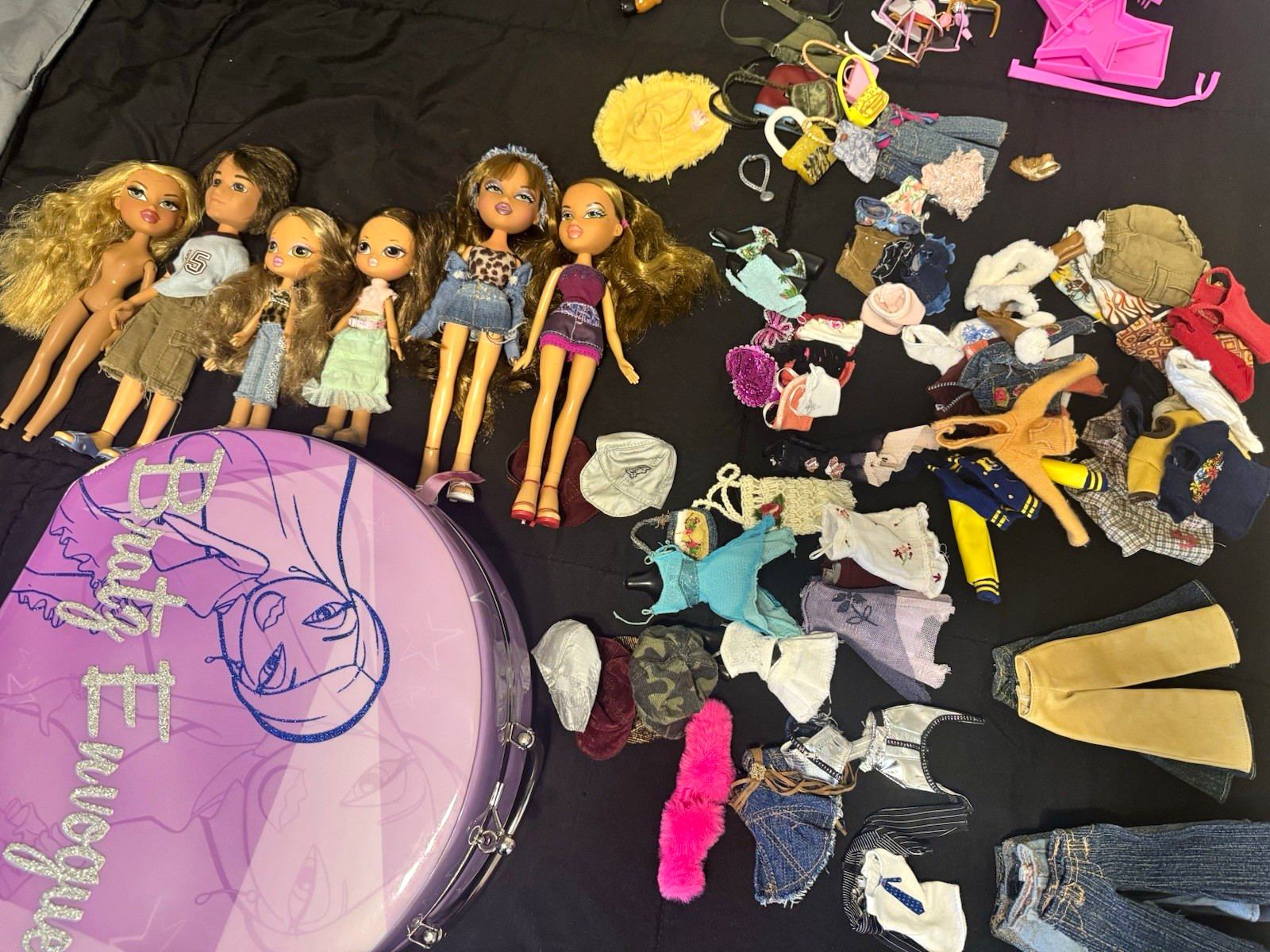 Bratz Fashion Dolls Lot Outfits & Accessories + Purple Carry Case Bratz Fashion Dolls Lot Outfits & Accessories + Purple Carry Case