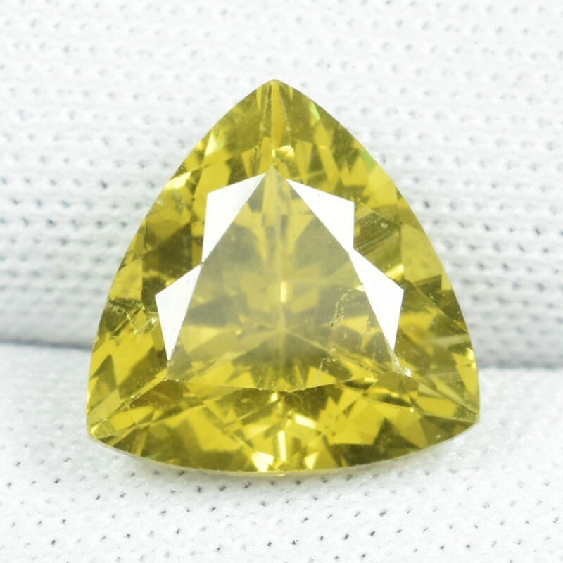 4.18 ct AMAZING SPARKLING GREENISH YELLOW NATURAL APATITE Trillion See Vdo WR 4.18 ct AMAZING SPARKLING GREENISH YELLOW NATURAL APATITE Trillion See Vdo WR