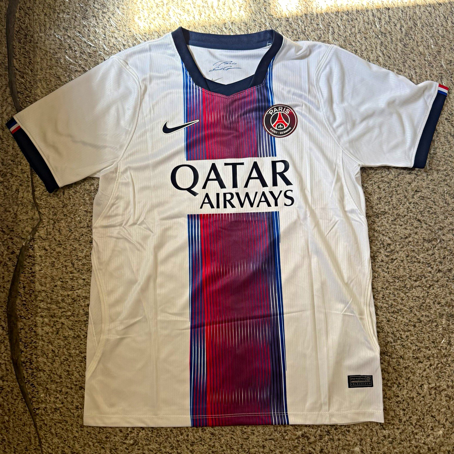 Nike Paris Saint-Germain Dri-FIT Soccer Jersey Ferran #9 White Size M Nike Paris Saint-Germain Dri-FIT Soccer Jersey Ferran #9 White Size M