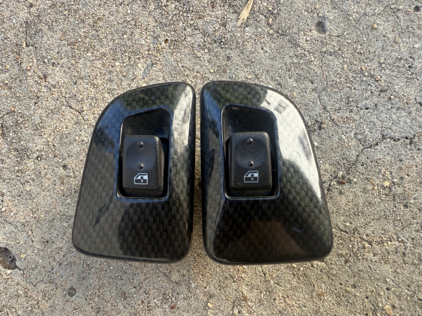 03-06 Silverado Sierra REGENCY RST Rear Power Window Switch PAIR Carbon 03-06 Silverado Sierra REGENCY RST Rear Power Window Switch PAIR Carbon