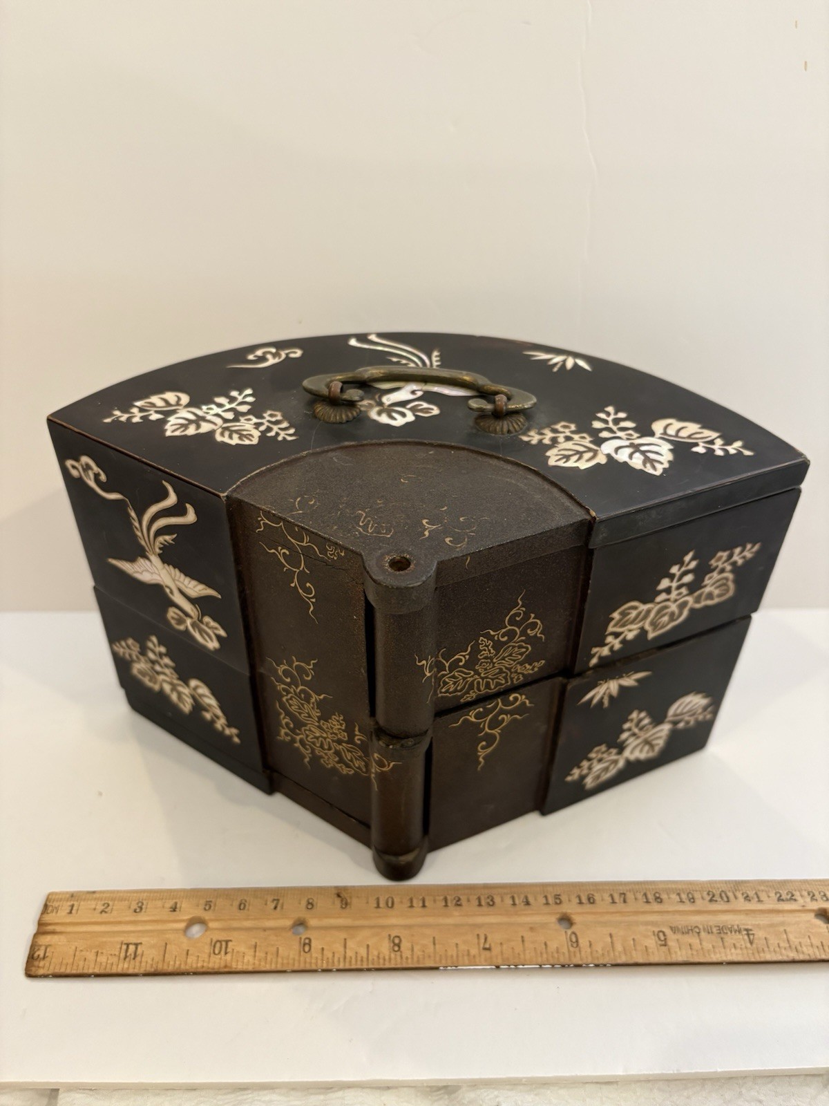 Vintage Japanese Fan Shape Treasure Box Inlaid MOP Lacquer Decoration Vintage Japanese Fan Shape Treasure Box Inlaid MOP Lacquer Decoration