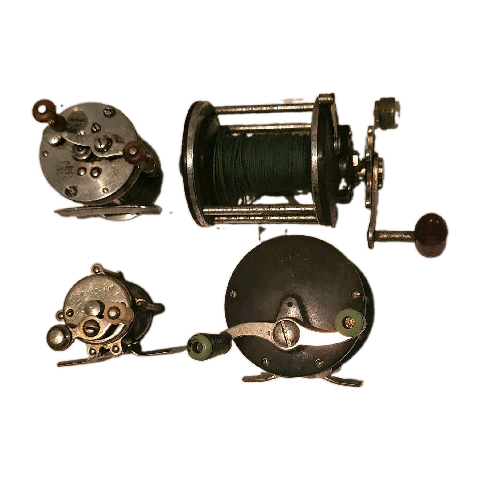 Vtg Lot of 4 Various Fishing Reels 2 Penn Hendryx Kalamazoo Tackle Company Cabin Vtg Lot of 4 Various Fishing Reels 2 Penn Hendryx Kalamazoo Tackle Company Cabin
