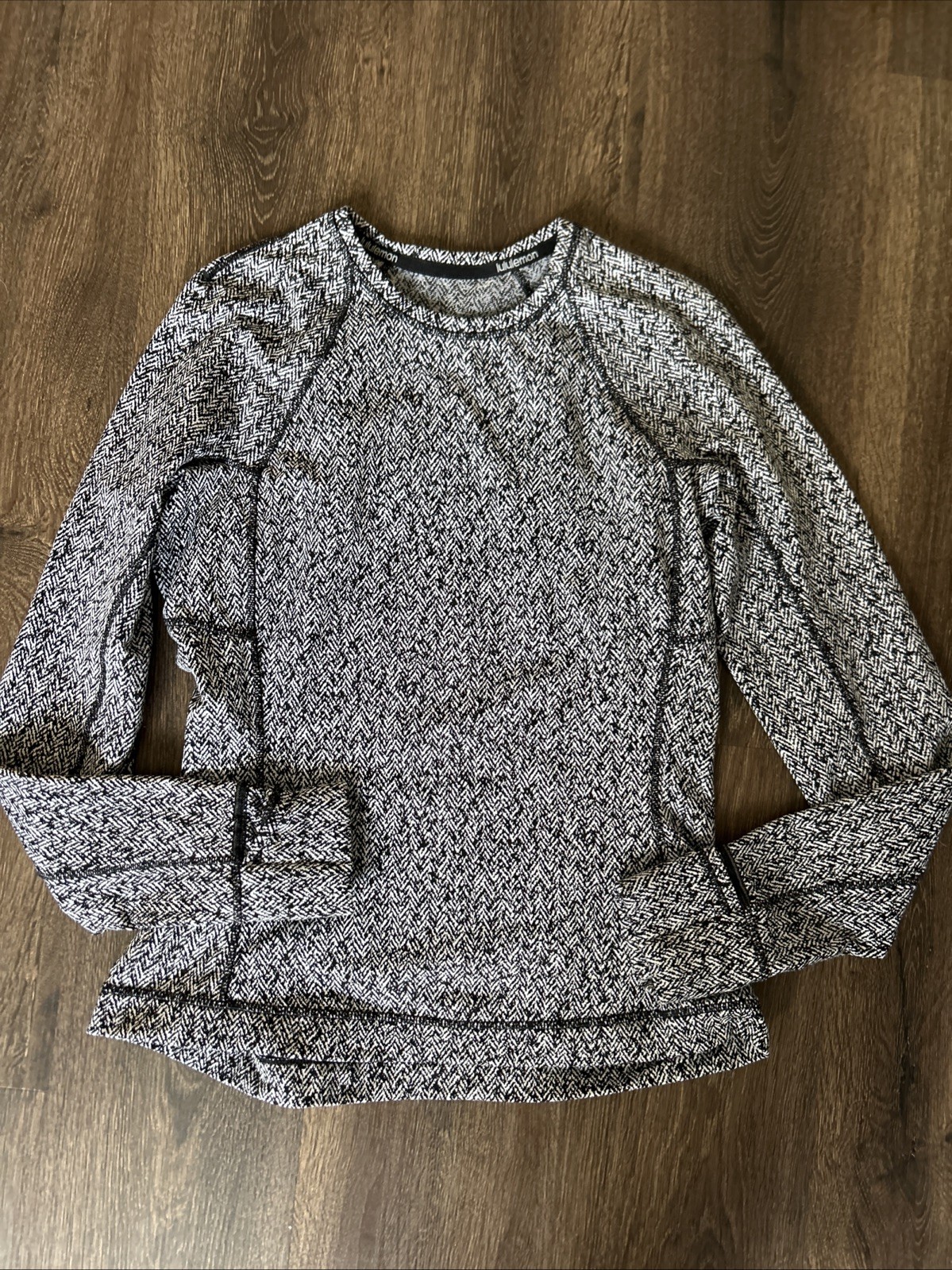 Lululemon It’s Rulu Run Long Sleeve Shirt Women’s 8 Black/white Geo Athleisure Lululemon It’s Rulu Run Long Sleeve Shirt Women’s 8 Black/white Geo Athleisure