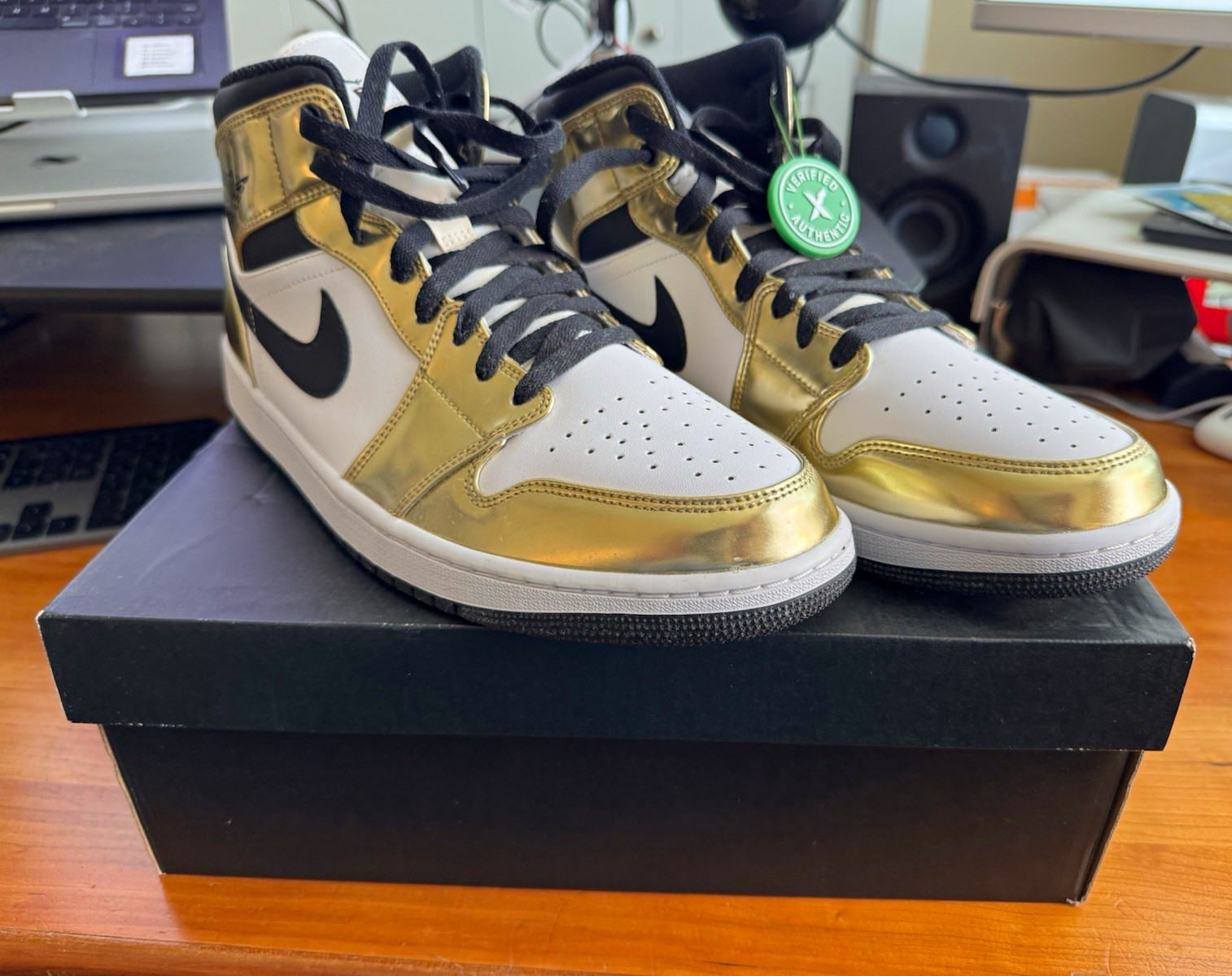 Jordan Air Jordan 1 Mid SE Metallic Gold Black White 2020 DC1419-700 Jordan Air Jordan 1 Mid SE Metallic Gold Black White 2020 DC1419-700