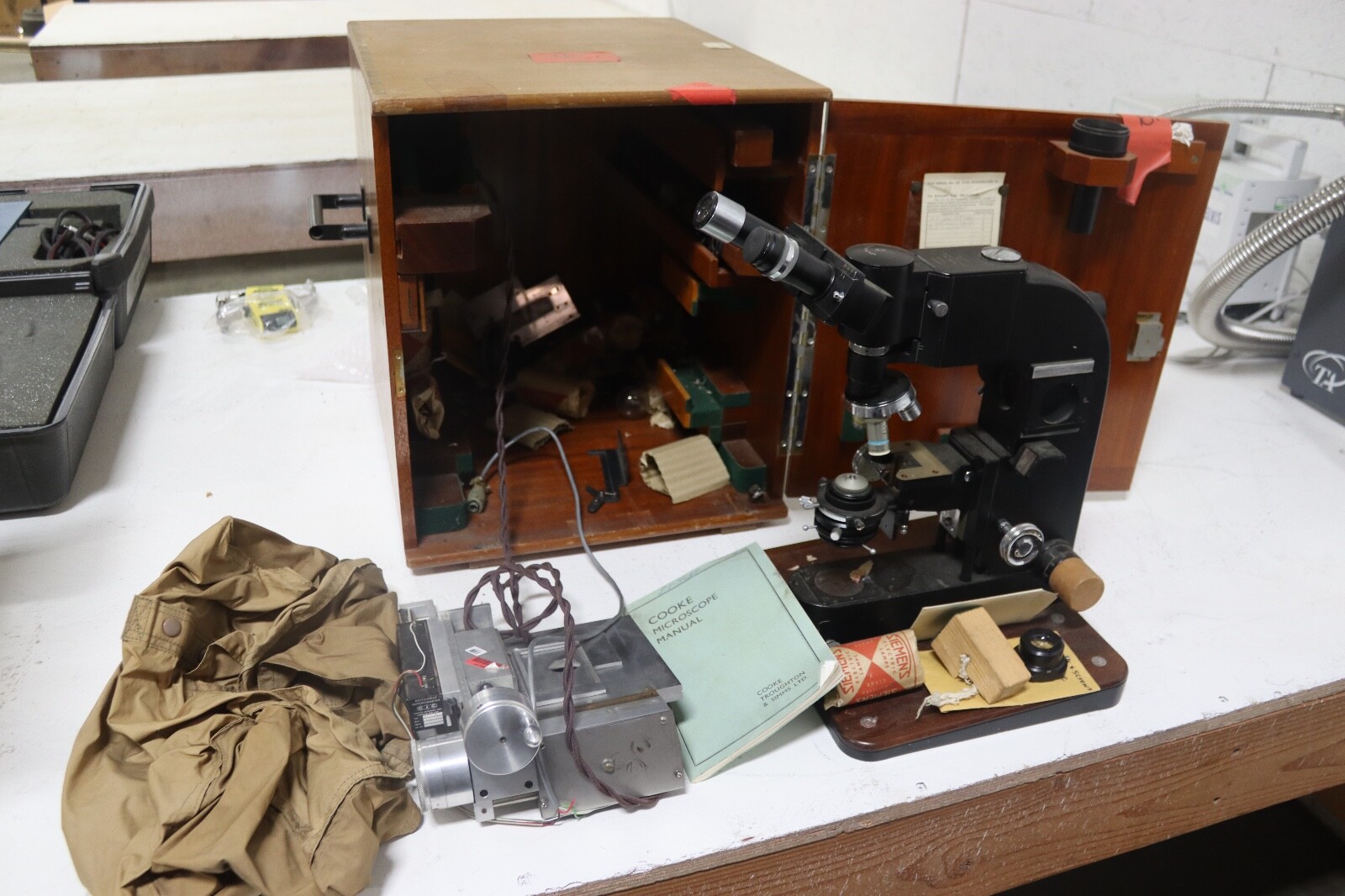 Vintage Cooke   Microscope Wooden box Case M40316