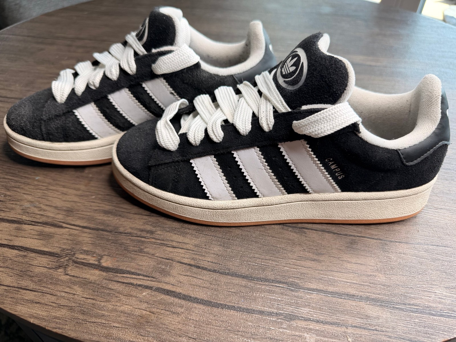 Adidas Campus 00s Core Black Gum, Slightly used in good condition Size 8 Adidas Campus 00s Core Black Gum, Slightly used in good condition Size 8