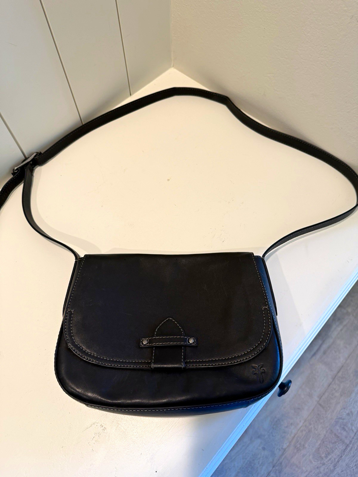 Frye Olivia Black Leather Crossbody Handbag Silver Hardware Inner Pockets Frye Olivia Black Leather Crossbody Handbag Silver Hardware Inner Pockets