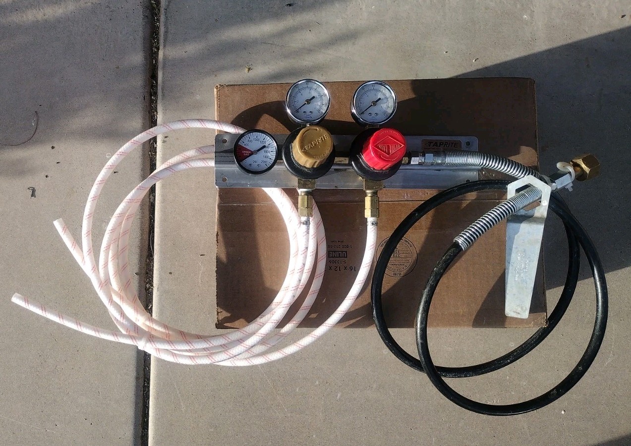 Taprite Dual Regulator w/ Gauge series 5740 High Pressure Co2 Gas Hose Attached 