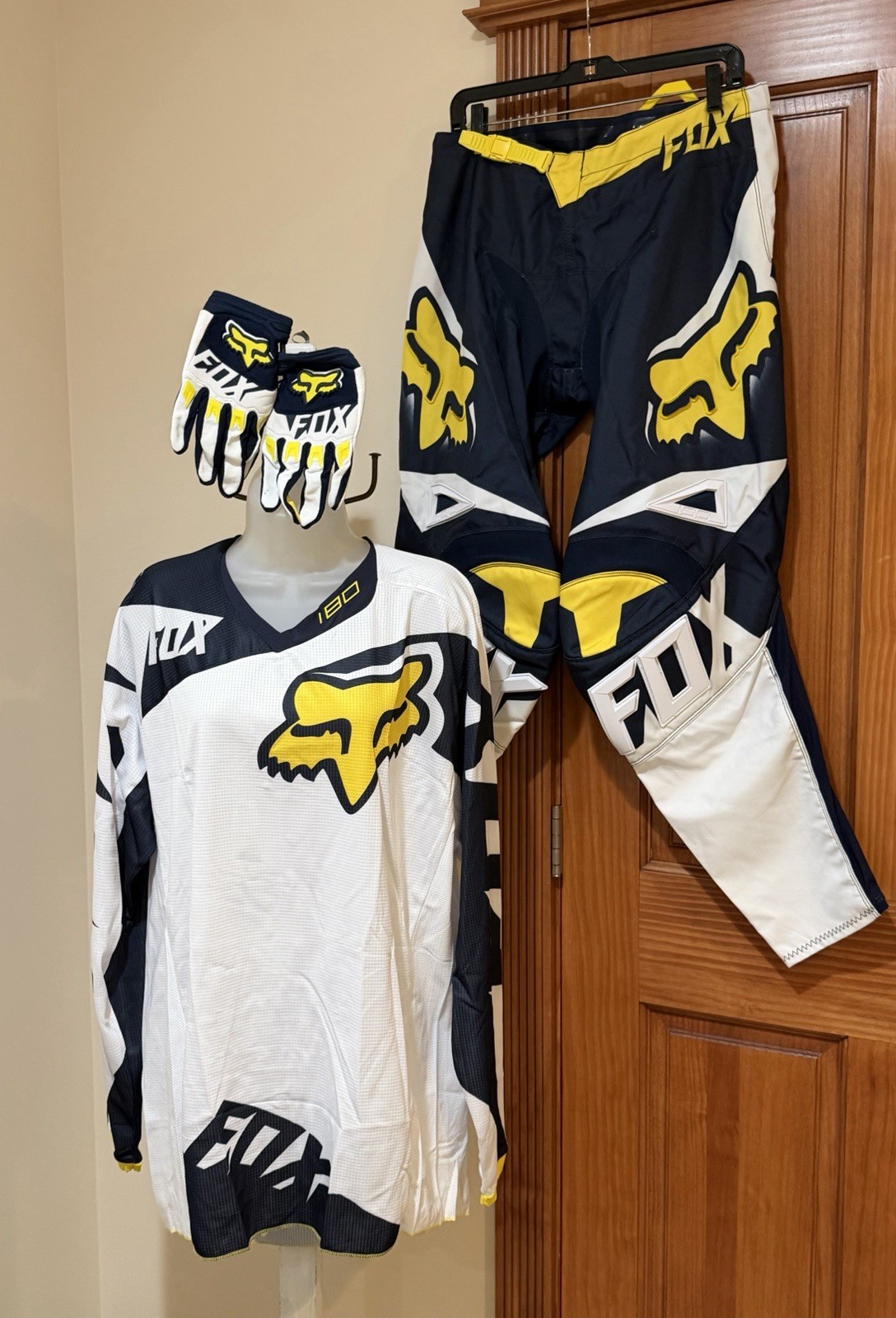 NEW FOX RACING 180 WHITE NAVY YELLOW MOTOCROSS PANTS JERSEY & GLOVES SET NEW FOX RACING 180 WHITE NAVY YELLOW MOTOCROSS PANTS JERSEY & GLOVES SET