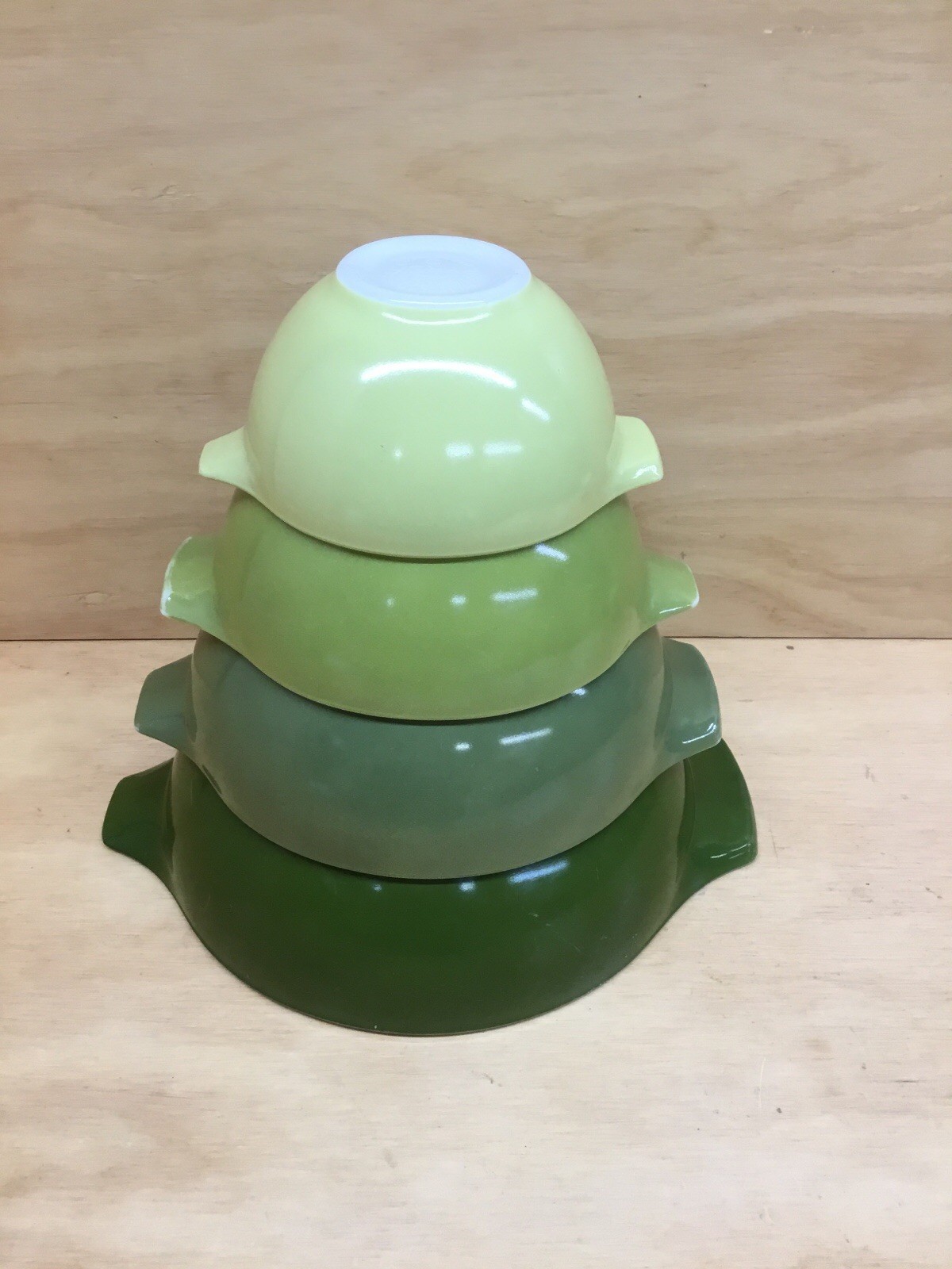 Vintage PYREX Avocado Green Cinderella Mixing Bowl Set 441-444 Vintage PYREX Avocado Green Cinderella Mixing Bowl Set 441-444