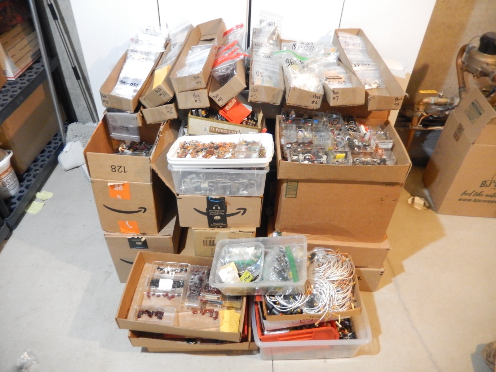 HUGE VINTAGE ELECTRONIC PARTS  COLLECTION LOT AS IS