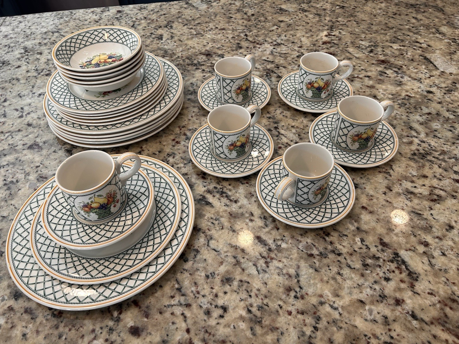 Villeroy & Boch Basket 30 Pc Sets of 6- 5 Piece Place Setting Great Cond Villeroy & Boch Basket 30 Pc Sets of 6- 5 Piece Place Setting Great Cond