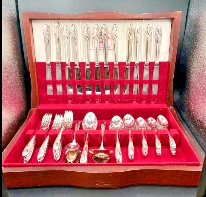 VINTAGE HOLMES and EDWARDS INLAID SILVER-PLATED FLATWARE FLORAL (75pcs In Total) VINTAGE HOLMES and EDWARDS INLAID SILVER-PLATED FLATWARE FLORAL (75pcs In Total)