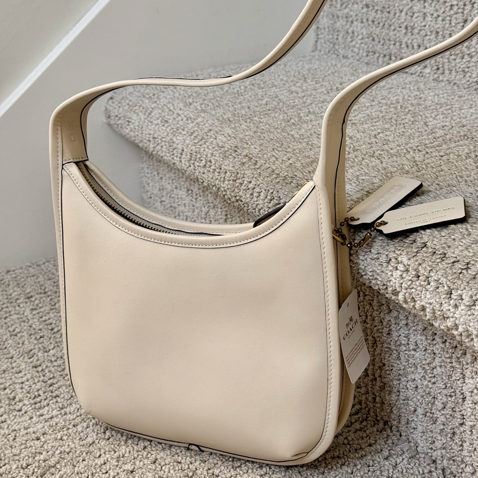 🐚 NWT Originals COACH Curve Zip Shoulder Bag in Brass/Chalk White Leather CAF11