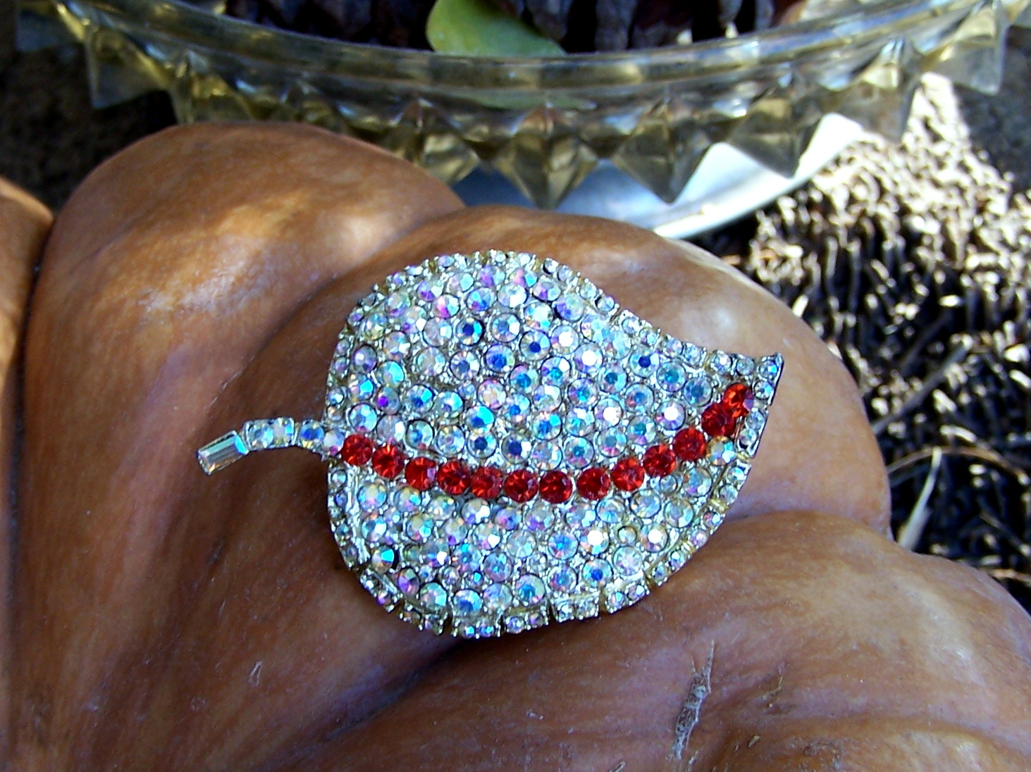 H. POMERANTZ & CO. NY BROOCH BOREALIS LEAF~RED STONE ACCENT ESTATE FIND 1955