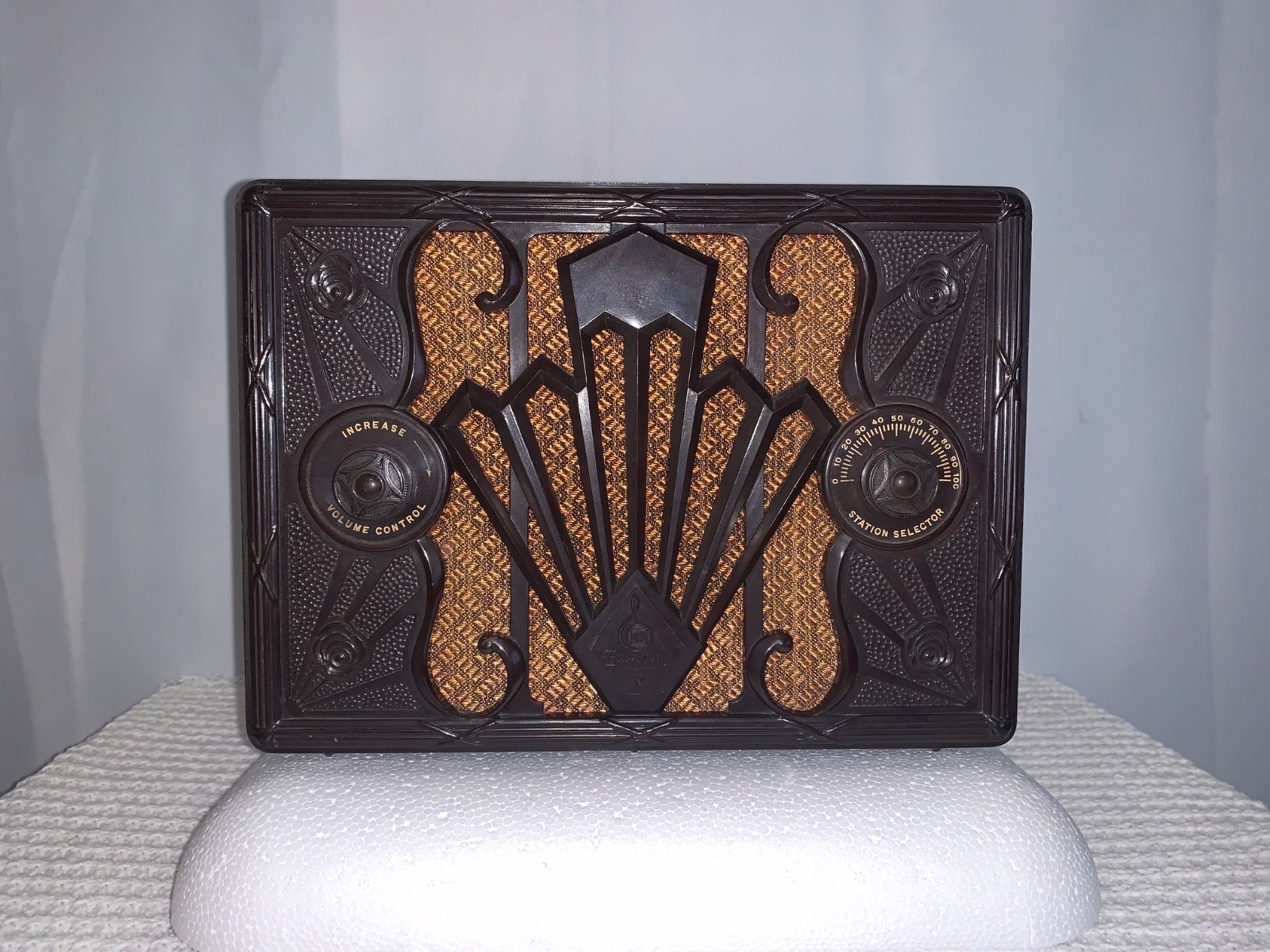 VINTAGE EMERSON MODEL 415 RADIO 1930's