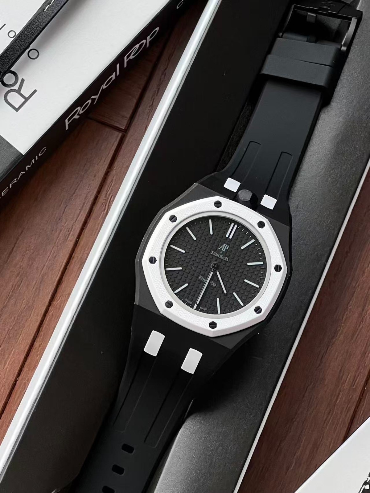 Swatch x Audemars Piguet Royal Pop Ocho Negro SSX03W101N Bioceramic Pocket W Swatch x Audemars Piguet Royal Pop Ocho Negro SSX03W101N Bioceramic Pocket W