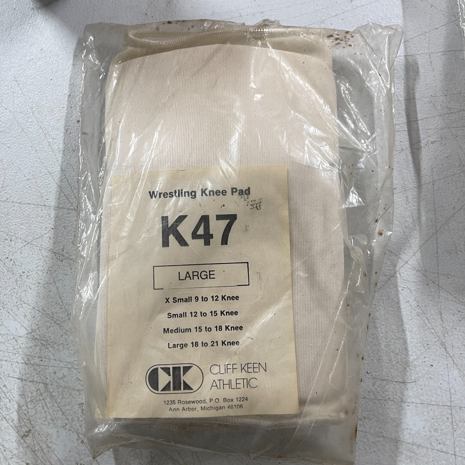 Vintage Cliff Keen Pair of Wrestling Large Size Knee Pads K47 18 to 21 Knee Vintage Cliff Keen Pair of Wrestling Large Size Knee Pads K47 18 to 21 Knee
