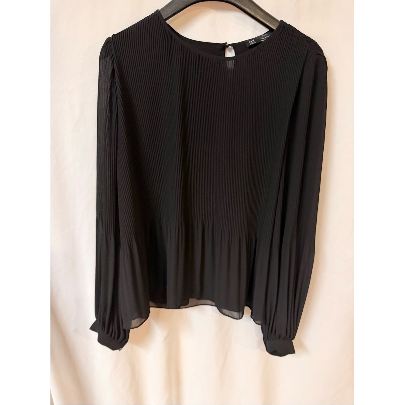 Zara Trafaluc Black Vertical Accordion Pleats Long-Sleeve Blouse Keyhole Back Zara Trafaluc Black Vertical Accordion Pleats Long-Sleeve Blouse Keyhole Back