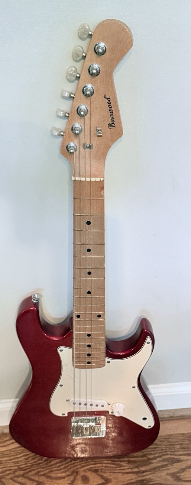 Burswood Red and White Electric Guitar mini-strat *see pictures* Burswood Red and White Electric Guitar mini-strat *see pictures*