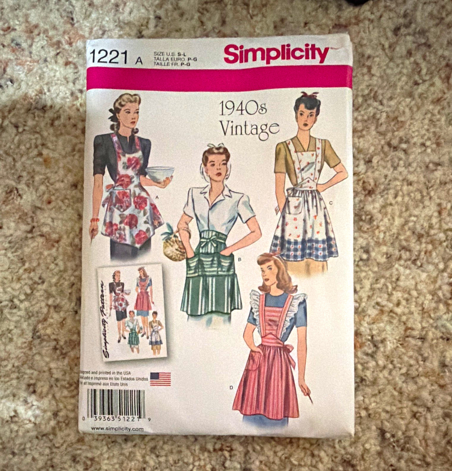 Simplicity 1221 Women\'s Vintage 1940s Apron Sewing Pattern Reproduction Simplicity 1221 Women\'s Vintage 1940s Apron Sewing Pattern Reproduction