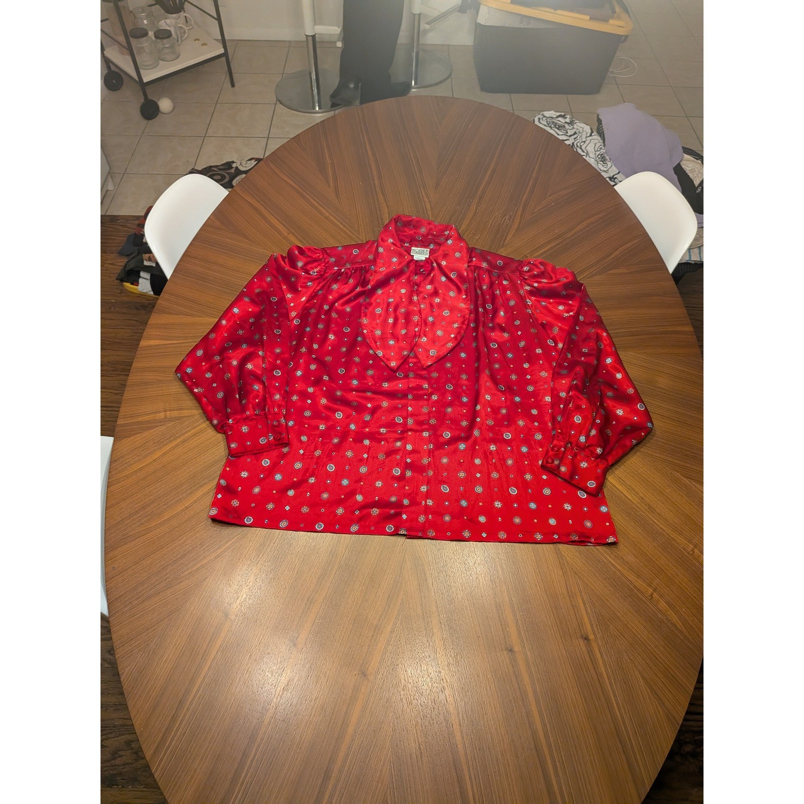 Koret Career Blouse Womens 42 Red Excellent Vintage 70s 80s Bow Tie Satin Print