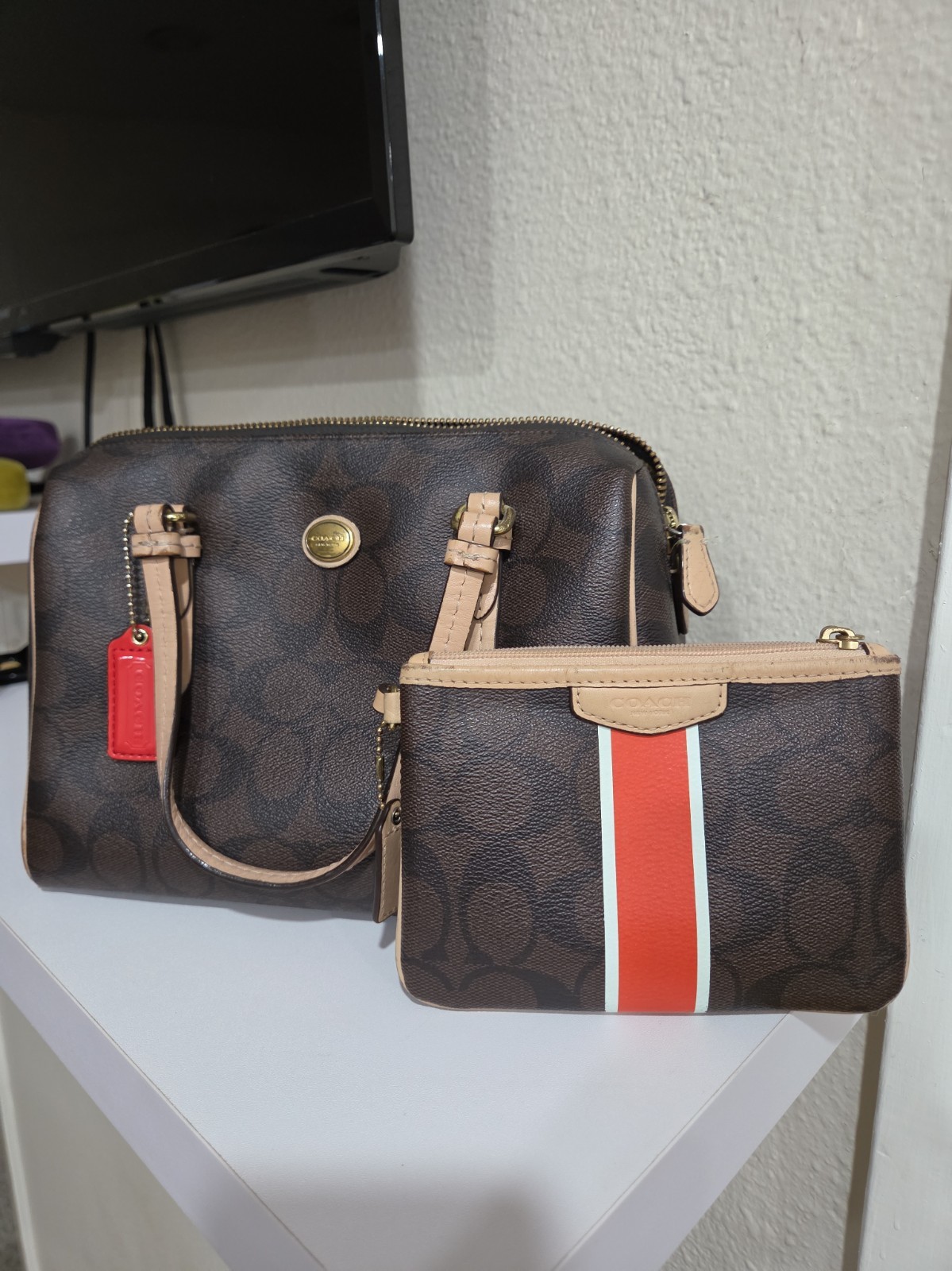 Coach Signature Saddle Bag With Matching Wristlet Coach Signature Saddle Bag With Matching Wristlet