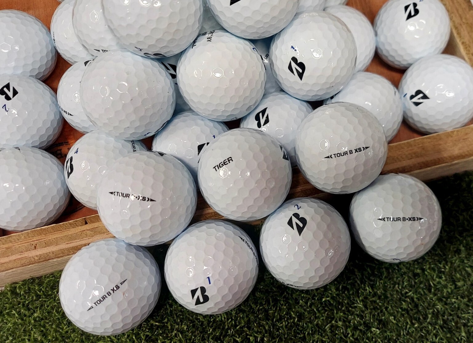 36 Bridgestone Tour B XS AAAAA Mint Condition Used Golf Balls (5A Grade) 36 Bridgestone Tour B XS AAAAA Mint Condition Used Golf Balls (5A Grade)