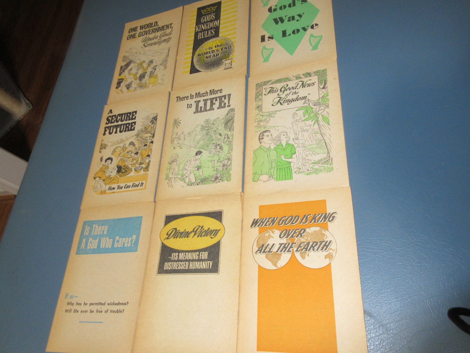 (17) Jehovah\'s Witnesses Booklets from 1952-1985---1 Lot VINTAGE (17) Jehovah\'s Witnesses Booklets from 1952-1985---1 Lot VINTAGE