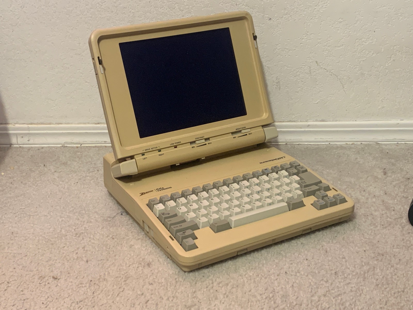 Vintage Zenith Data Systems SupersPort 286e ZWL-184-02 UNTESTED FOR PARTS Vintage Zenith Data Systems SupersPort 286e ZWL-184-02 UNTESTED FOR PARTS