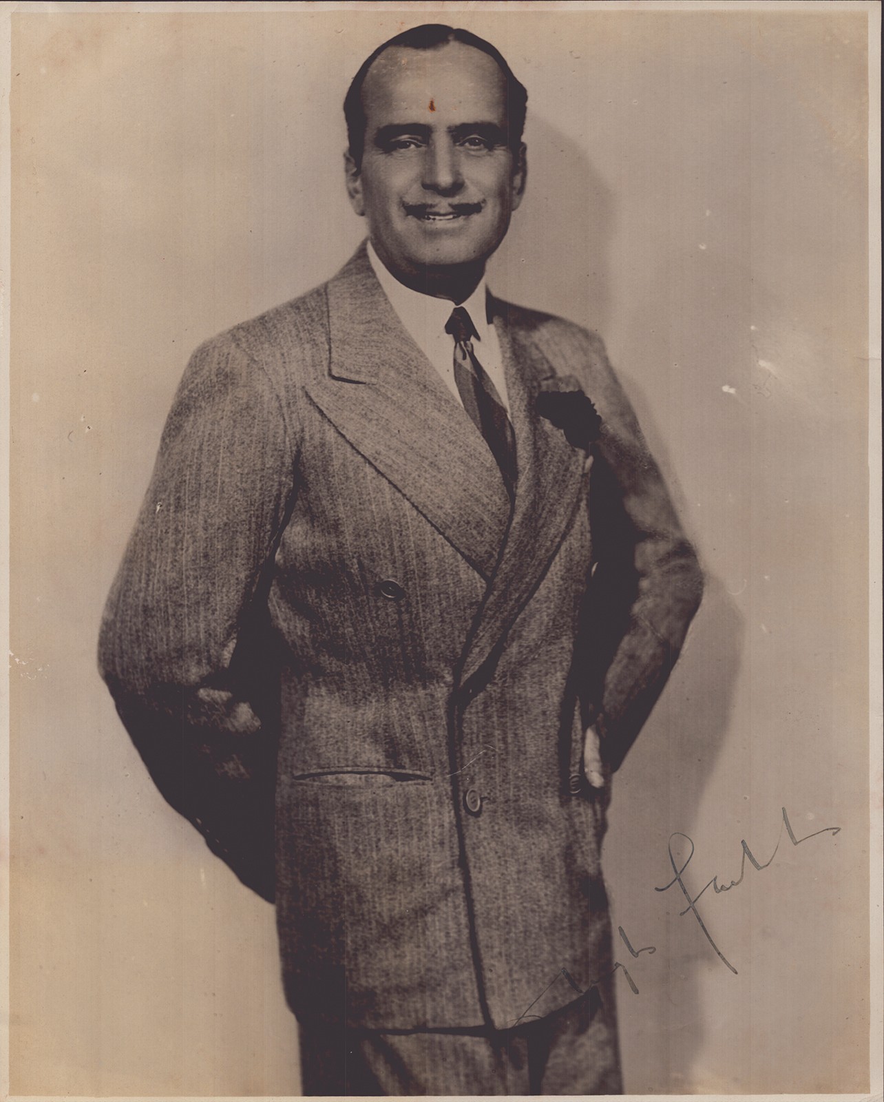 DOUGLAS FAIRBANKS SR. - AUTOGRAPHED SIGNED PHOTOGRAPH