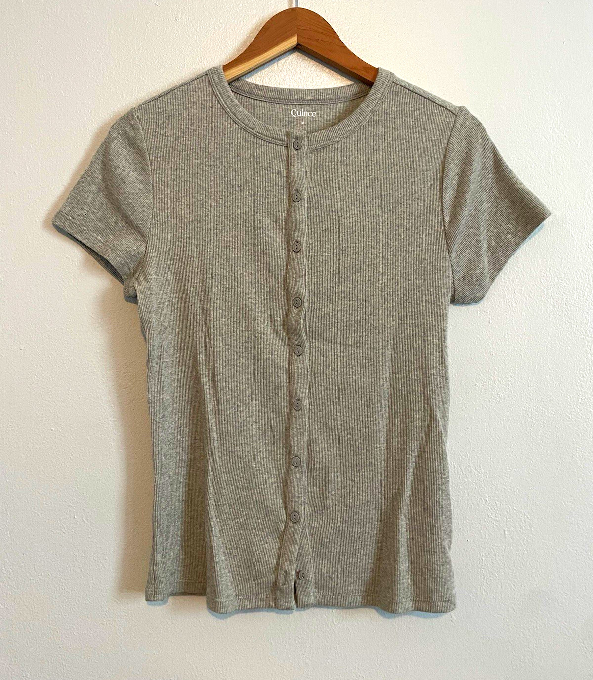 quince gray basic ribbed button up t-shirt size medium quince gray basic ribbed button up t-shirt size medium