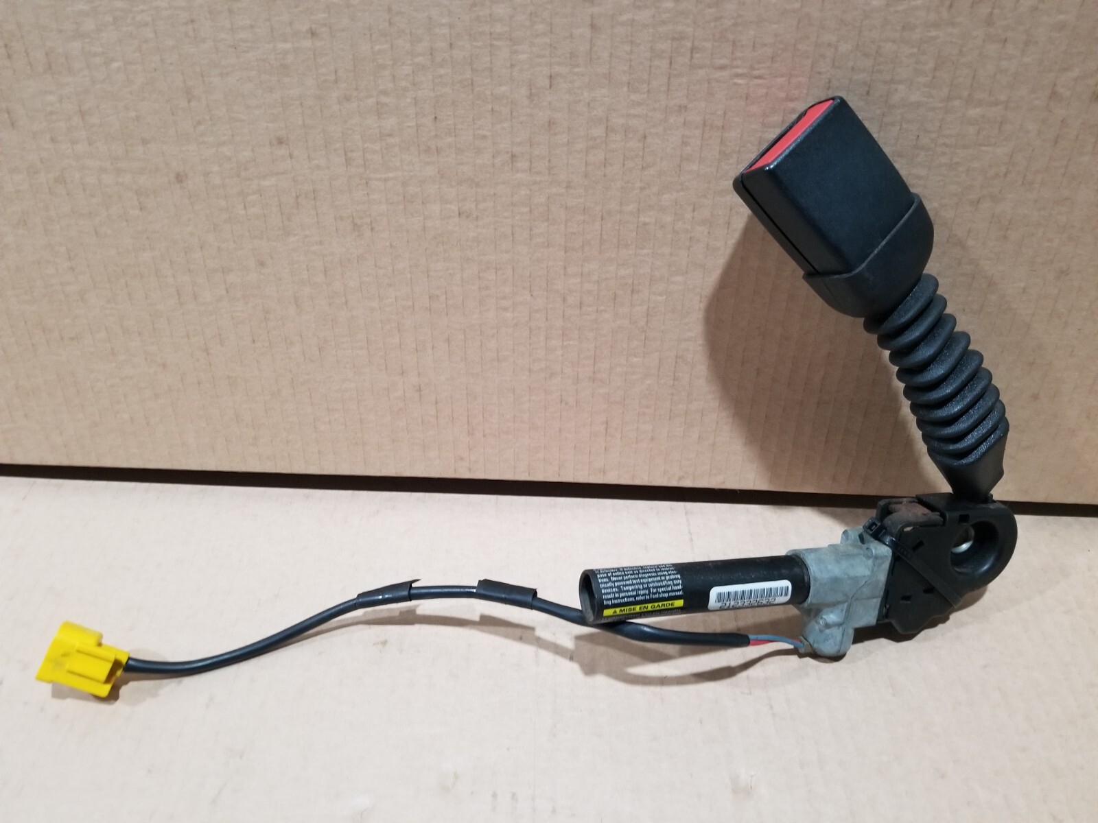 01-04 Ford Super Duty Pickup Truck Passenger Side Seat Belt 40/20/40 01-04 Ford Super Duty Pickup Truck Passenger Side Seat Belt 40/20/40